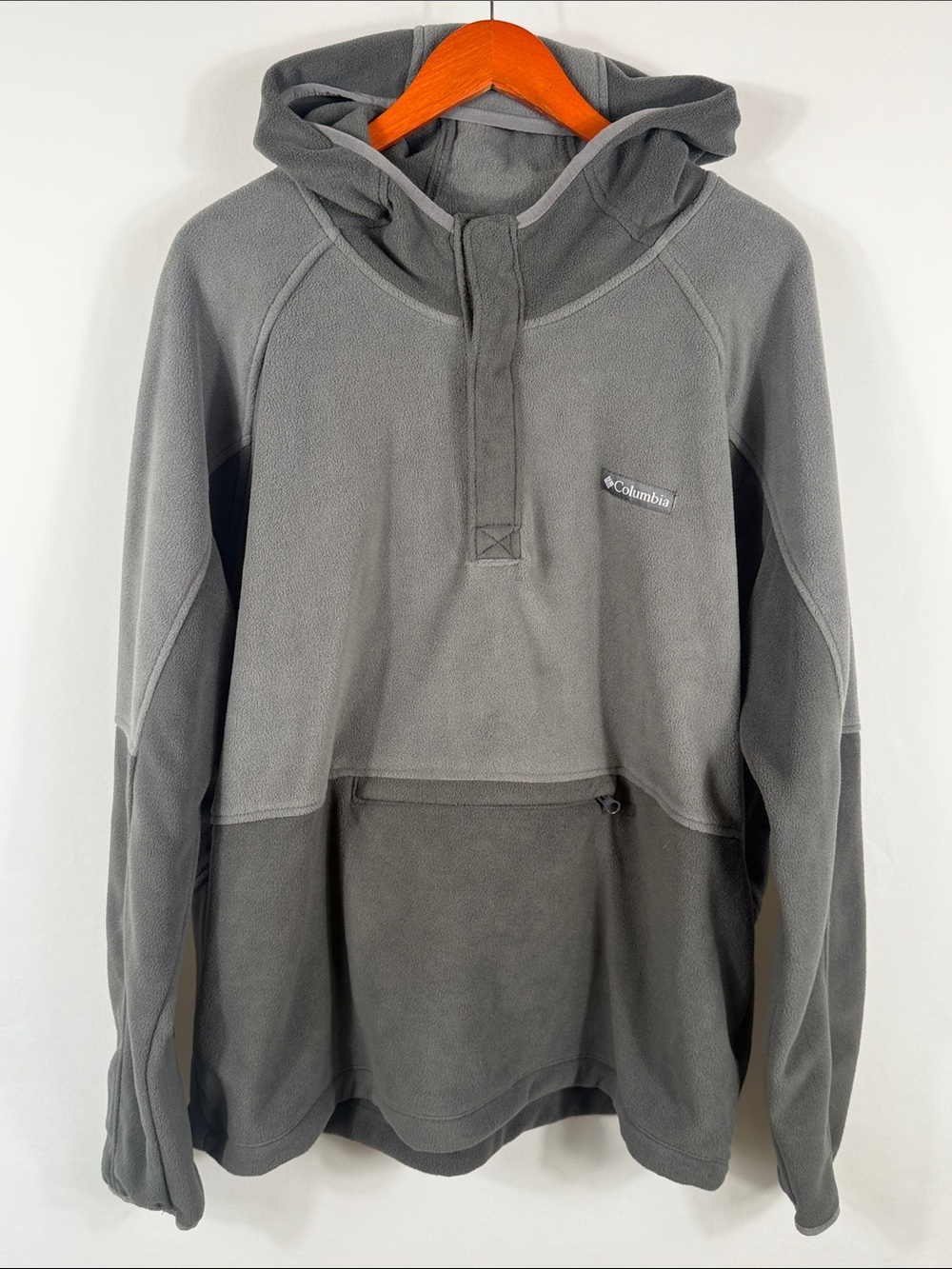 Columbia Two-Tone Gray Hooded Fleece Pullover with Zip Pocket. Mens Size XL